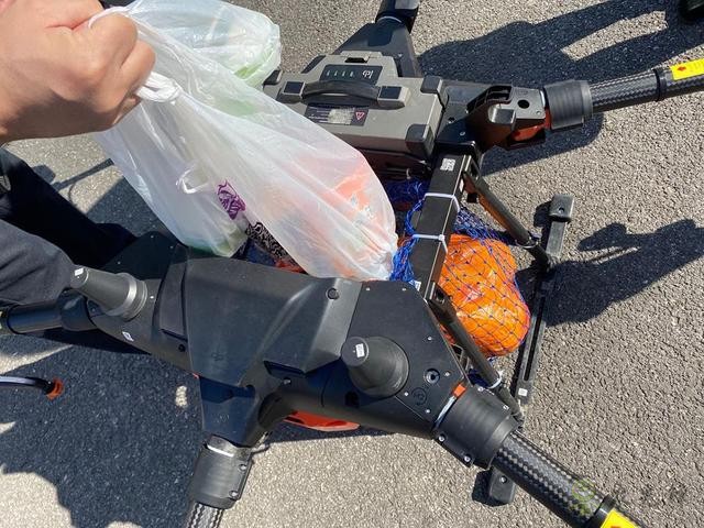 農(nóng)業(yè)無人機(jī)變身“運(yùn)輸機(jī)”，上海奉賢用無人機(jī)服務(wù)隔離人員